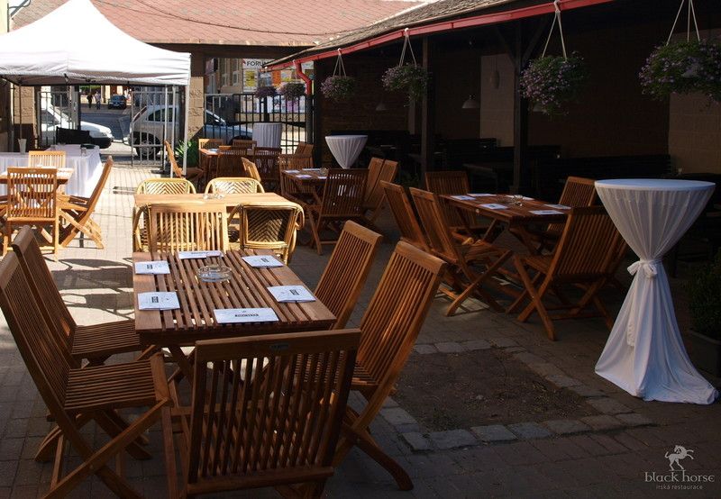 Terasa restaurace Black Horse